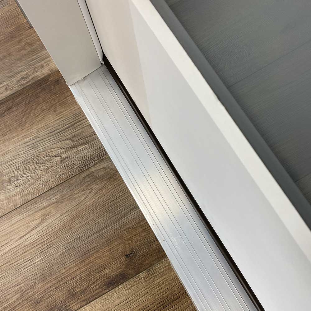 32 in. x 80 in. Clear Low-E Prehung Unfinished White Fiberglass Door with Blinds - Image 3